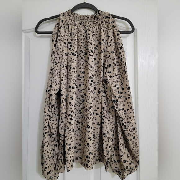 SHEIN Tops - SHEIN Open Shoulder top